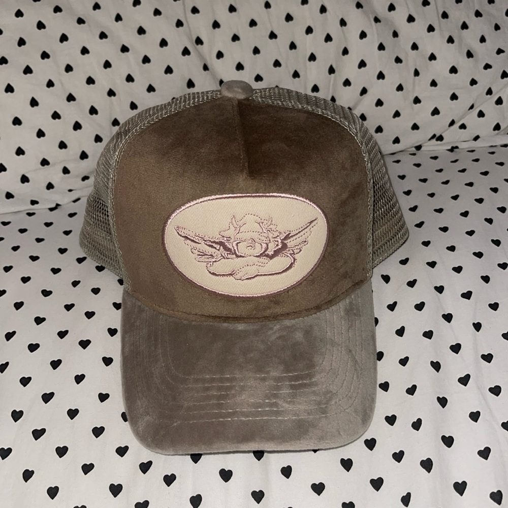 Boys lie trucker hat